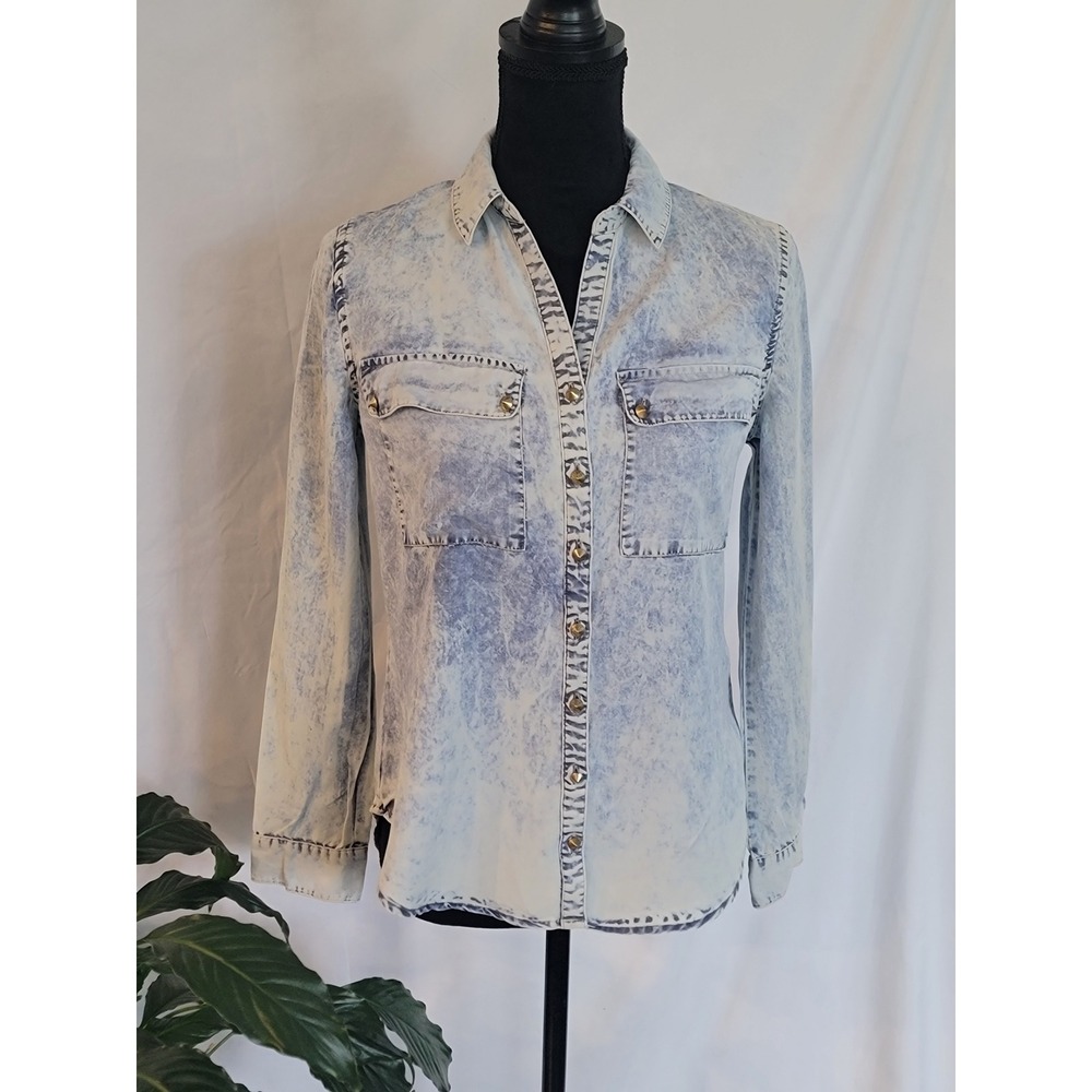 Forever 21 Acid Wash Button Up Shirt Small Blue‎ Studded Pockets Long Sleeve